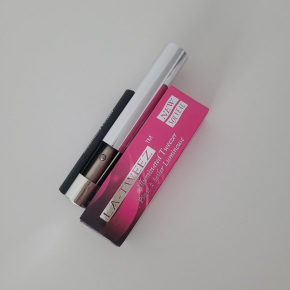 LA TWEEZ Pro Illuminating Tweezers with Magnifying Mirror and Carry Case - Picture 2 of 4